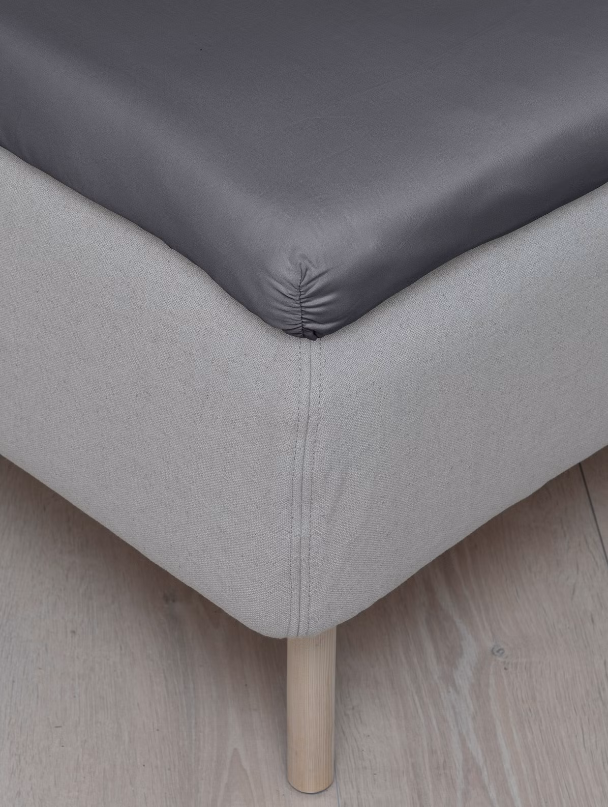 Konvoluttlaken sateng stålgrå