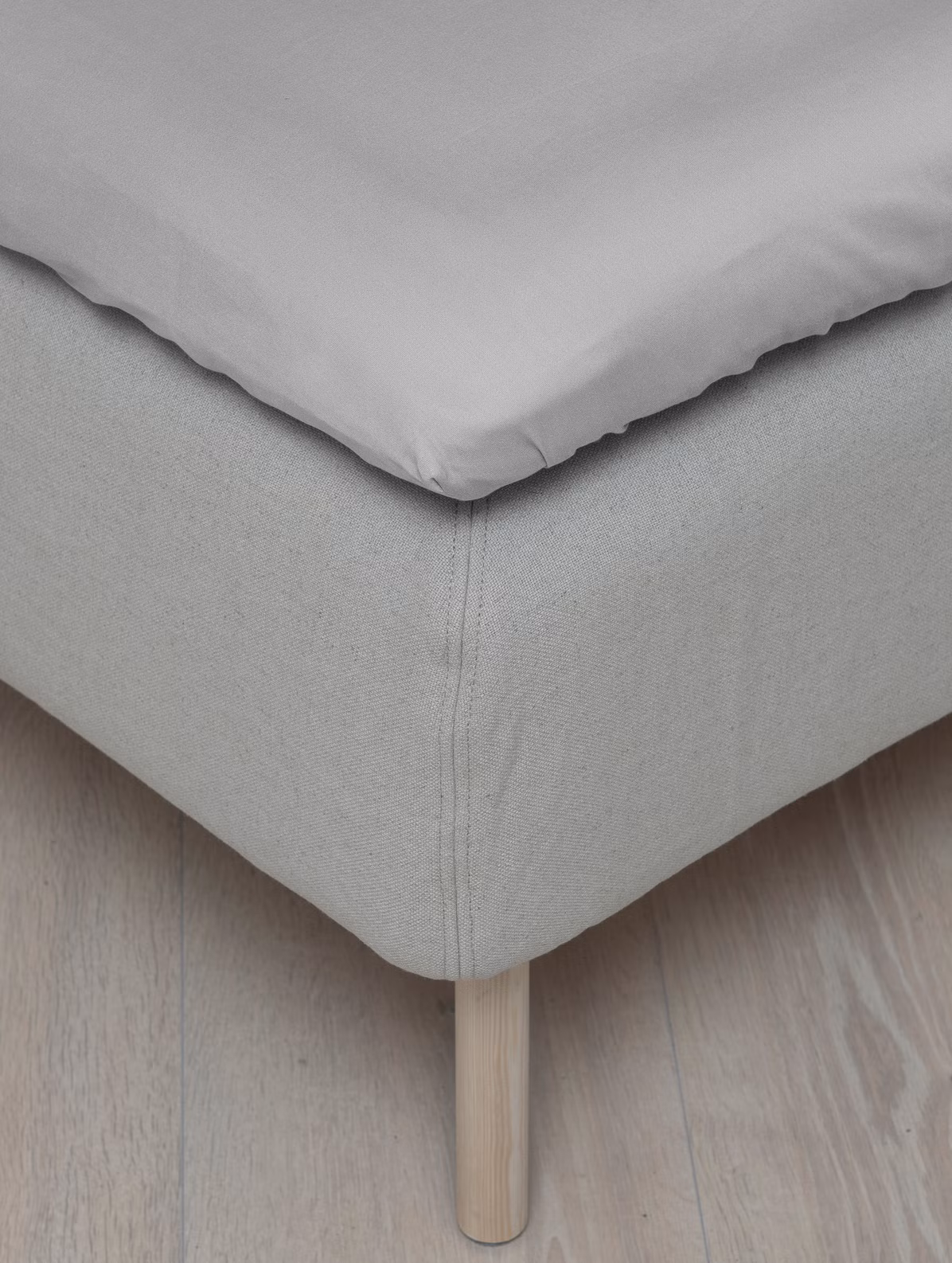 Formsydd laken sateng dempet grå