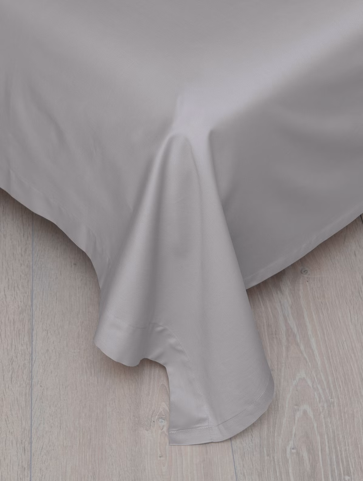 Flatt laken sateng dempet grå